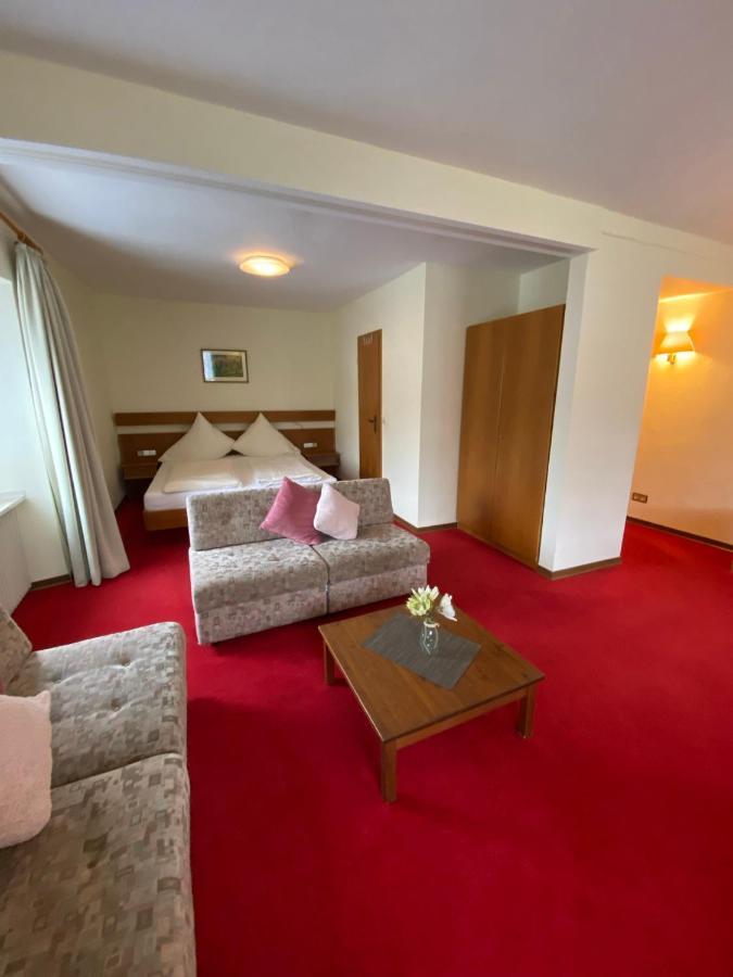 Hotel Hieronimi โคเคห์ม ภายนอก รูปภาพ